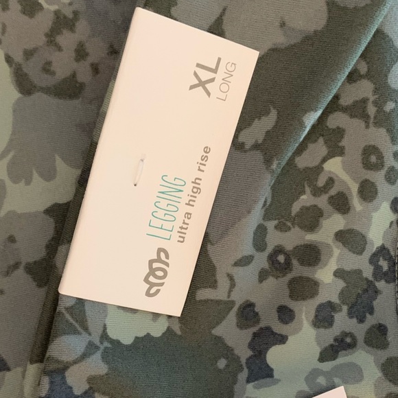Maurice’s XL Long Camo leggings great to pair with anything this fall/winter!! - Picture 4 of 6